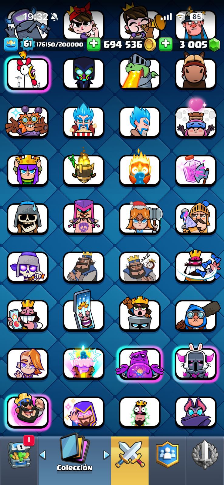 359 CLASH! MINI GRIAL! 10,030 COPAS! 1 CARTA AL 16 MAX! 12 CARTAS AL 15! 54 CARTAS AL 14! 26 CARTAS EVOLUTIVAS! 170 EMOTES EXCLUSIVOS Y PEDIDOS! 23 TORRES! INSIGNIA OG DE 9 AÑOS! +500M MONEDAS Y +3K GEMAS! (2199mx) @everyone
